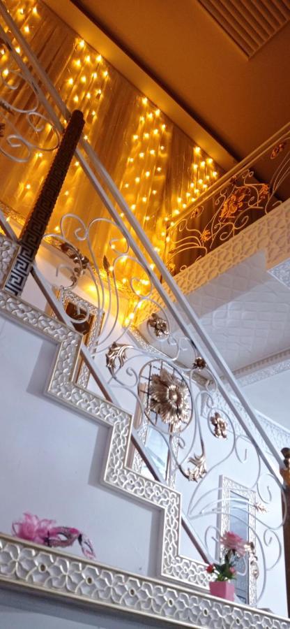 בוקורו Hotel Guest House Golden Degrez מראה חיצוני תמונה