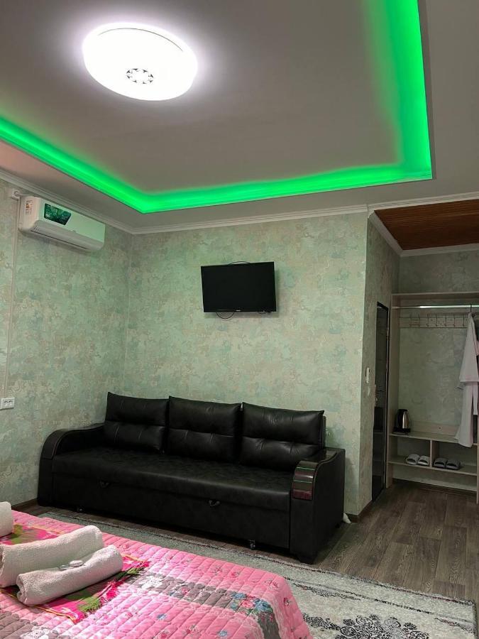 בוקורו Hotel Guest House Golden Degrez מראה חיצוני תמונה