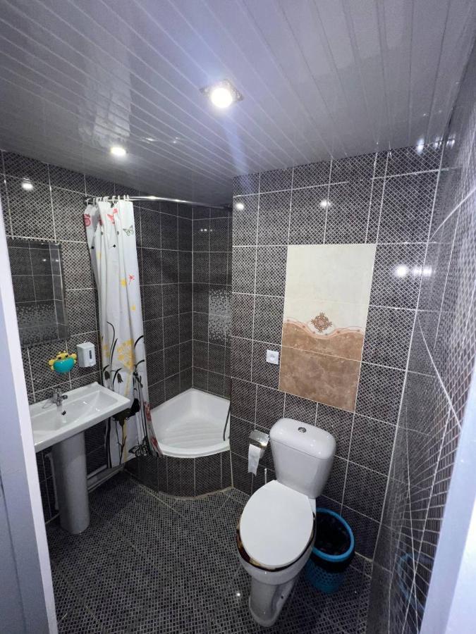 בוקורו Hotel Guest House Golden Degrez מראה חיצוני תמונה