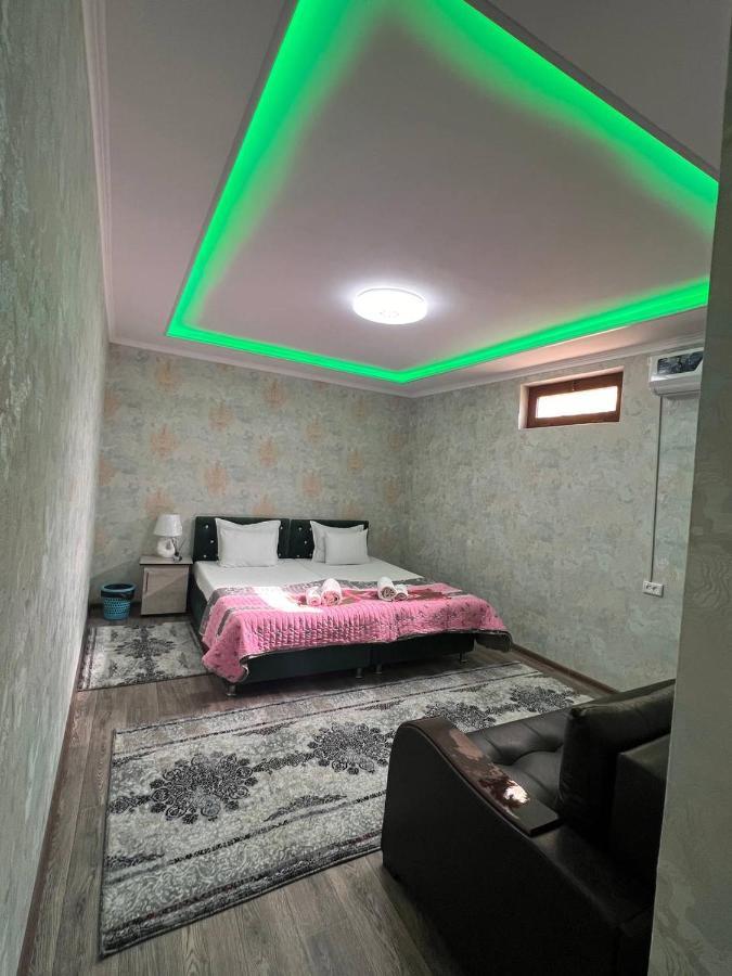 בוקורו Hotel Guest House Golden Degrez מראה חיצוני תמונה