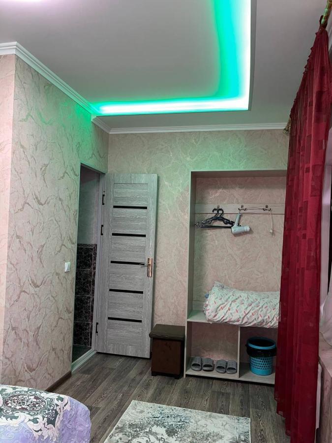 בוקורו Hotel Guest House Golden Degrez מראה חיצוני תמונה